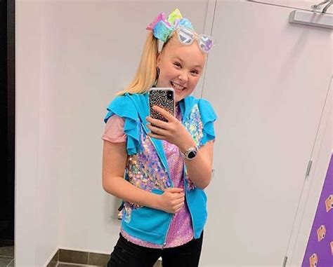 JoJo Siwa, the 18-year-old pop star and internet personality who has faced online hate after coming out as part of the LGBTQ community, said on Instagram that her car was egged. . Jojo siwa instagram